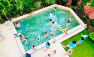 Juegos de piscina en un cumpleaños