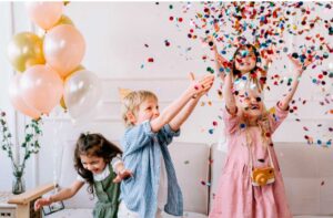 Niños juegan en Bautizo Madrid 2025