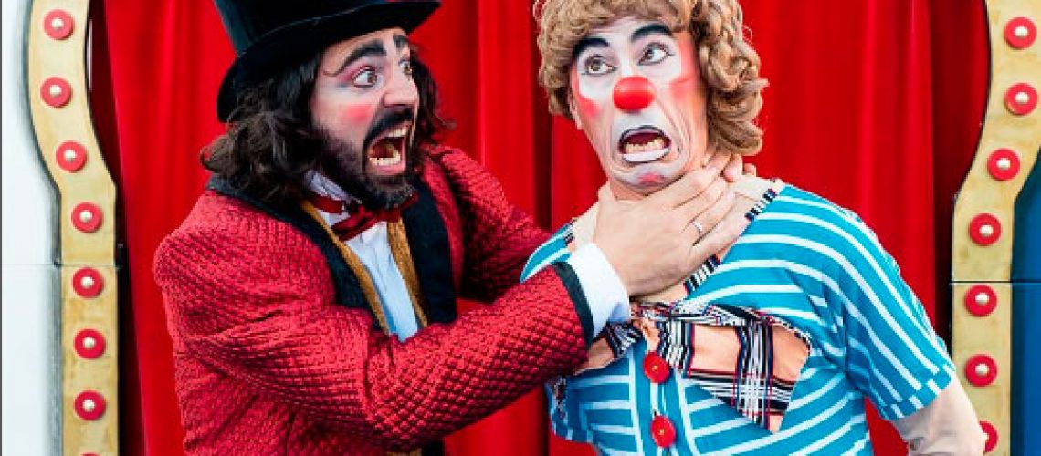 Payaso, malabaristas y risas en la Primera Comunion