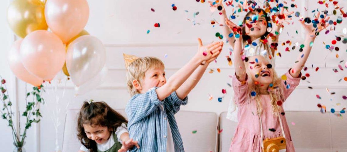 Niños juegan en Bautizo Madrid 2025